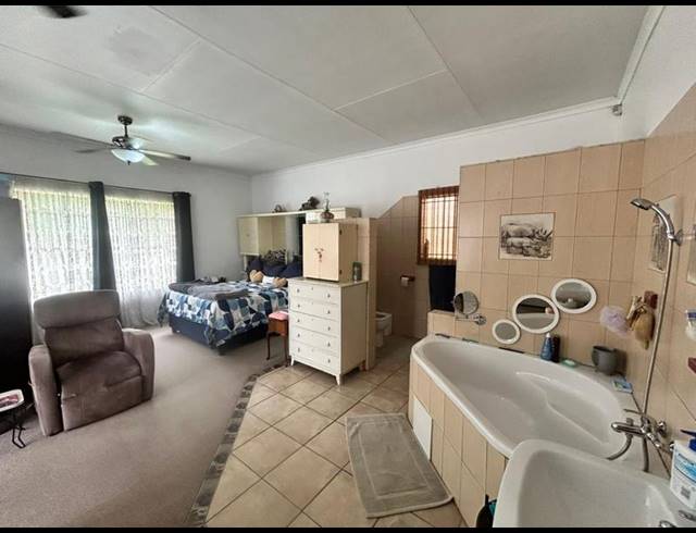 5 BEDROOM HOUSE FOR SALE IN SELECTION PARK
